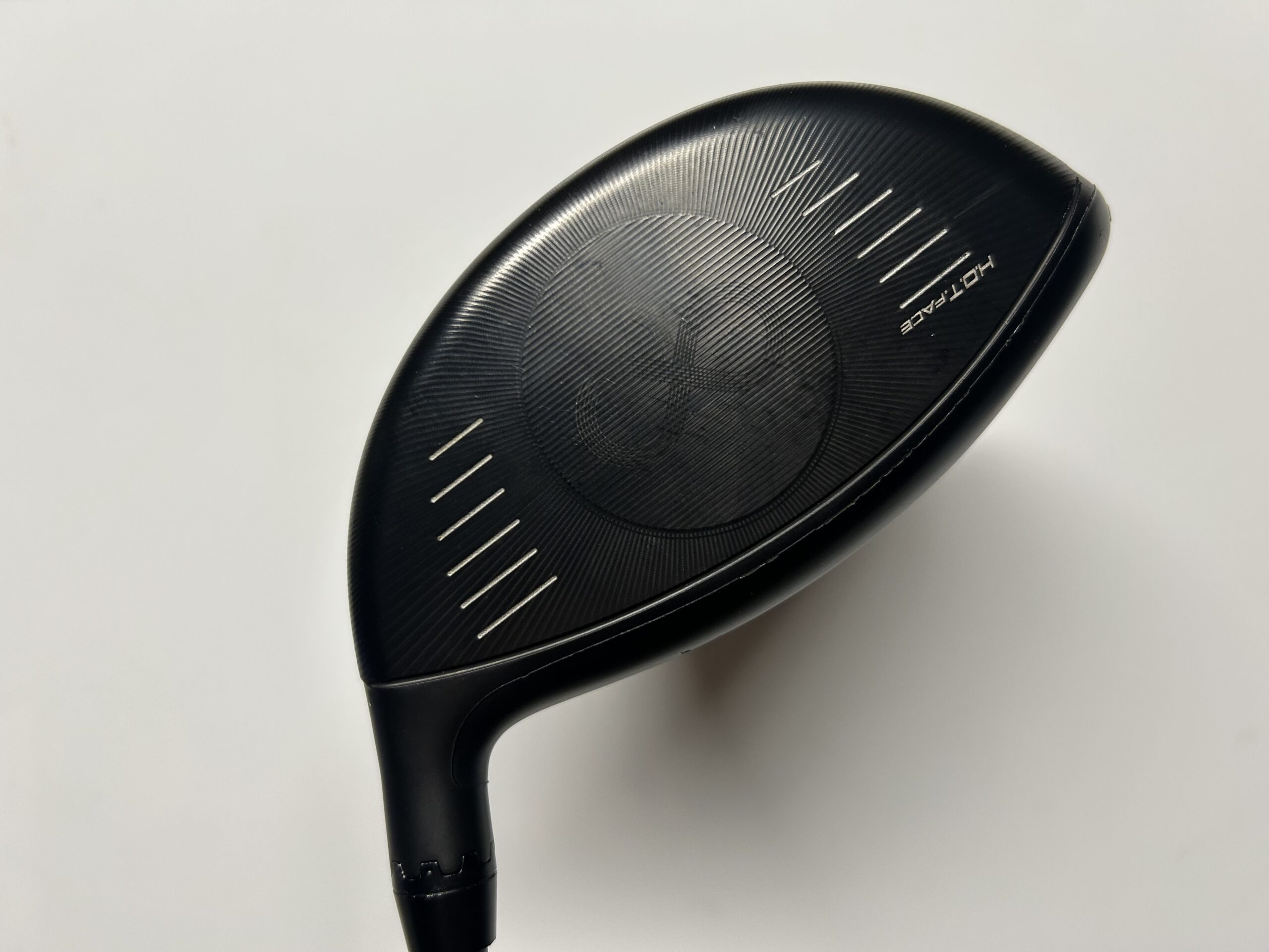Face de frappe du driver Cobra LTDx LS vue en gros plan.